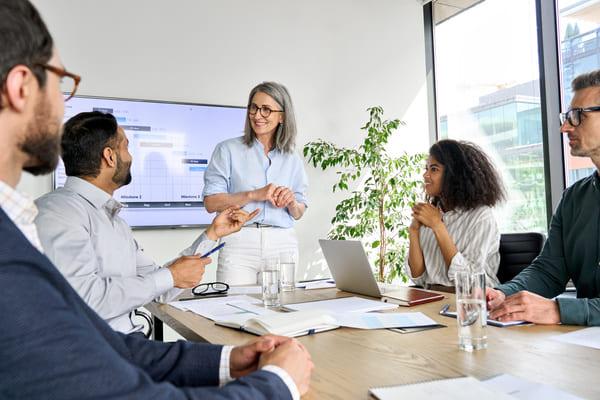Qual è la differenza tra leadership formale e informale? – Jobiri Qual è la differenza tra leadership formale e informale? - Jobiri